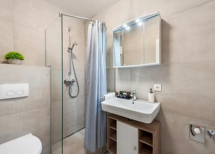 Hills Living 4*