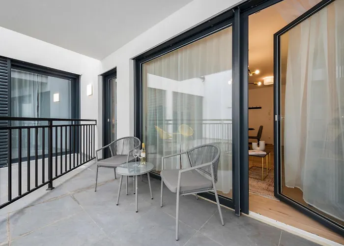 Hills Living 4*