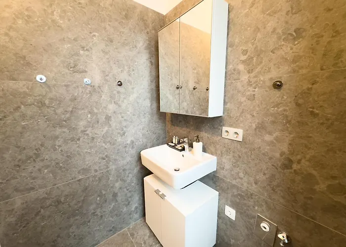 Hills Living 4*