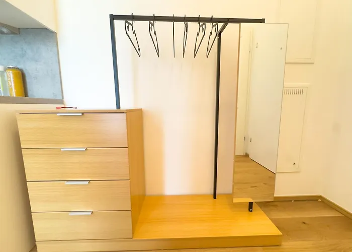 Hills Living 4*
