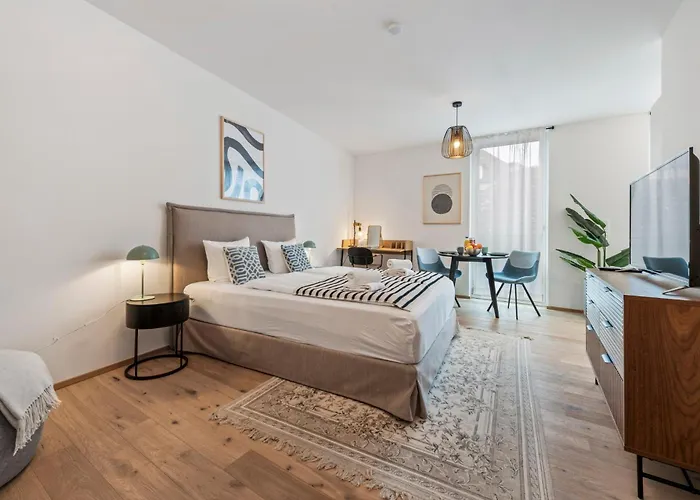 Hills Living 4*